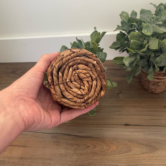 2 Faux Plants - Picture 4 of 5